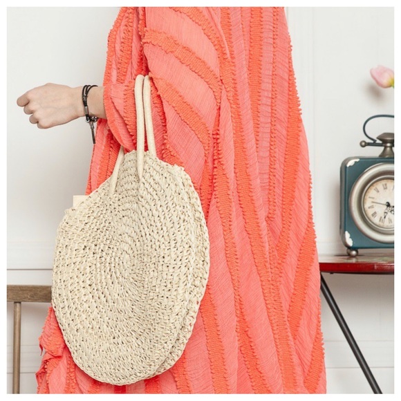 46 HANDWOVEN AND A BEAUTIFUL BOHO RATTAN BAG - Picture 4 of 8